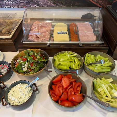 Typton Hotel&Spa Medzilaborce 외부 사진