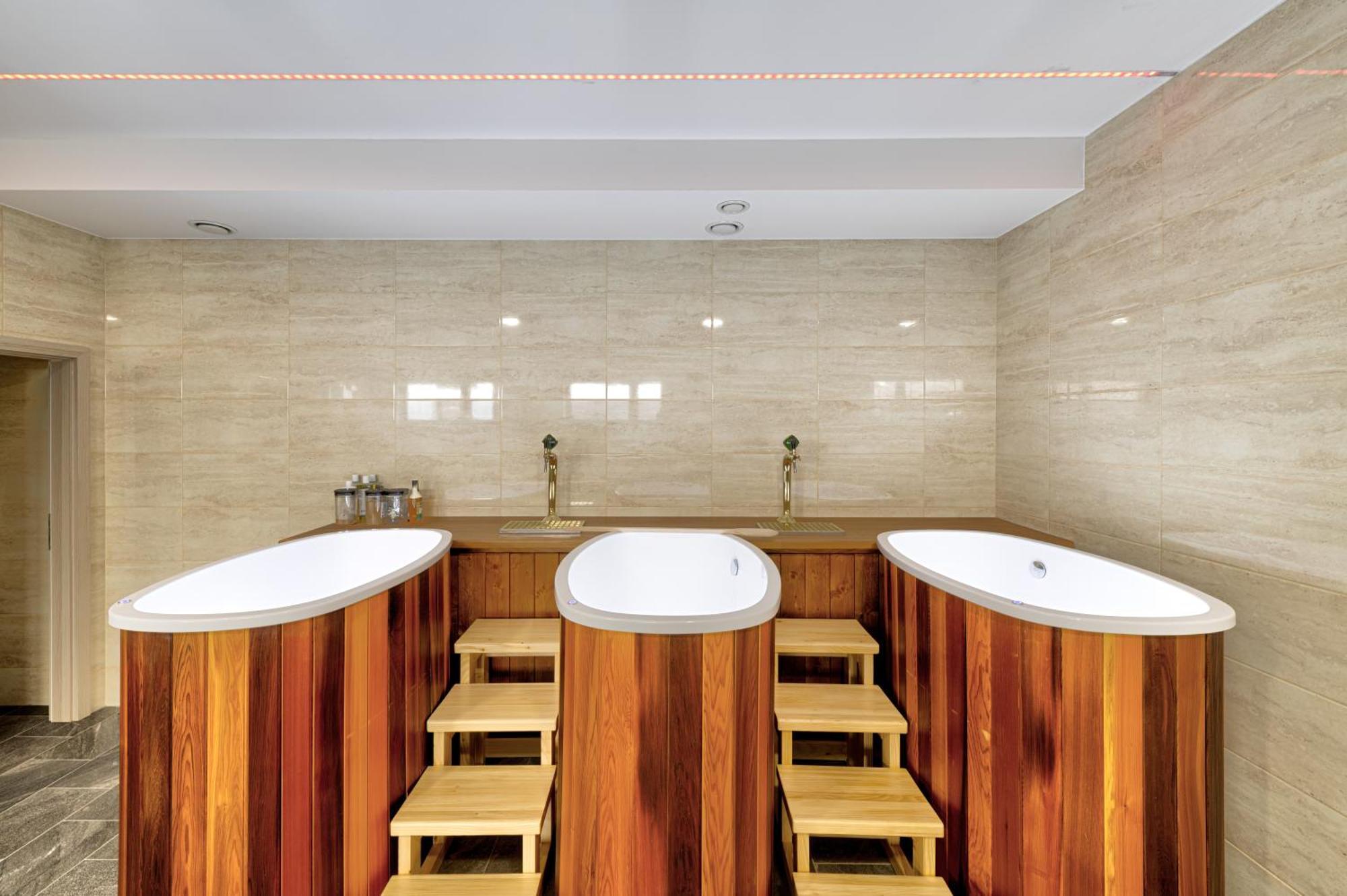 Typton Hotel&Spa Medzilaborce 외부 사진
