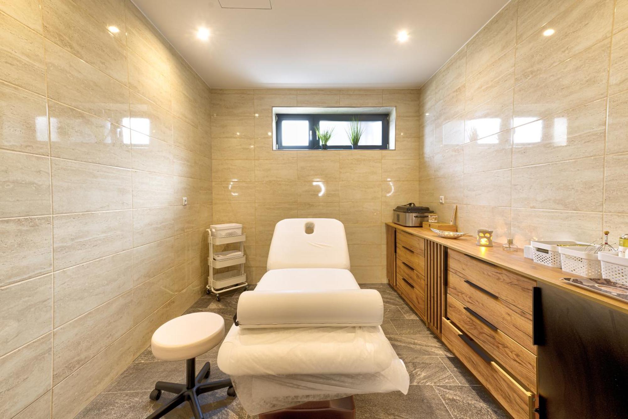 Typton Hotel&Spa Medzilaborce 외부 사진