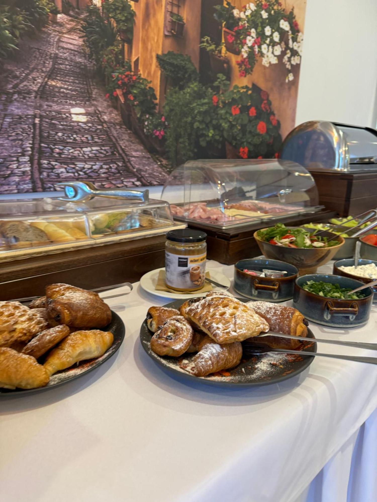 Typton Hotel&Spa Medzilaborce 외부 사진