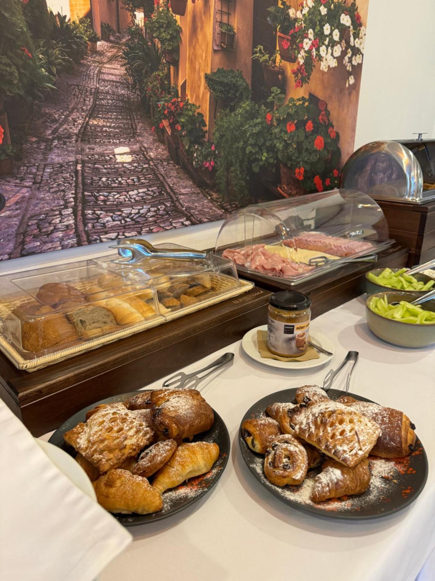 Typton Hotel&Spa Medzilaborce 외부 사진